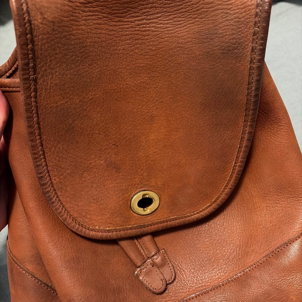 Well loved medium vintage Coach daypack turn lock in tan - Picture 8 of 10